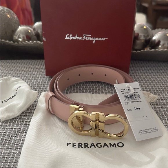 Salvatore Ferragamo Gancini Bon Bon Calf leather Belt with Gold Buckle size 100